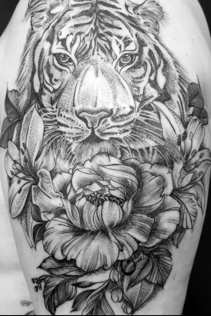 tigre_bras_floral